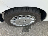 タイヤの溝もまだ残っています!!これから乗っていただく際も安心してお乗りいただくことができます。中古車を選ぶ際には重要なポイントですね!