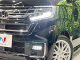 【LEDヘッドライト】悪天候や夜間走行時も良好な視界を確保し安心して運転できる高輝度LEDヘッドライトを装備!点灯速度が早く、消費電力も抑えられています。