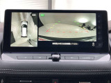 バックカメラの他に上から見下ろしたような画像が見れるアラウンド(全方位)モニター。前後左右を把握できる、すごい機能が装備されています!