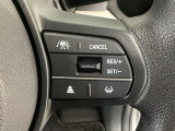 【アダプティブ・クルーズ・コントロール】予め設定した車速内でクルマが自動的に加減速。 前走車との適切な車間距離を維持しながら追従走行し、高速道路でのドライバーの疲労を軽減してくれる嬉しい機能付♪