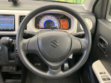 インテリアに合わせたデザインのステアリングは、運転される方のことも考え、運転しやすい形状、大きさです。是非一度、実際に触ってお確かめください。