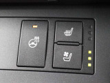 本革シートには、背もたれと座面から爽やかな風が吹き出るシートベンチレーション機能を搭載。夏の暑い日にもシートと密着している背中や足腰の蒸れを防ぎ、快適なドライブを楽しむことができます。