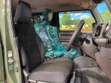 運転席シート廻りは使用感も少なく、良好な状態となっています。前オーナー様が丁寧に使っていたことがよくわかりますね。