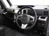 運転席廻りです。