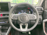 インテリアに合わせたデザインのステアリングは、運転される方のことも考え、運転しやすい形状、大きさです。是非一度、実際に触ってお確かめください。