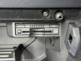 【ETC】高速道路などの料金所における自動料金支払いシステムです。車載器と料金所のアンテナとの間で無線通信を行い、料金を自動で支払うことができます。