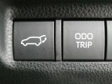 後ろが狭くてもサッと積める。途中で止められる安心のバックドア。後ろの駐車スペースが狭い時に重宝しますよ♪