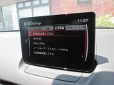 こちらのお車には先進安全装備が多数搭載されています。衝突被害を回避あるいは軽減するためのブレーキや、後方死角からの接近警報、車線逸脱を防止する警報装置など、詳しくはスタッフまでお尋ねください。