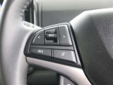 ステアリングスイッチ付き。前方から目を離すことなく操作することが可能です。