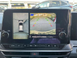 『アラウンドビューモニター』はスムーズな駐車と安全確認をサポートします。