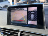フロントカメラモニターは標準で上からの映像を映し出すことができます
