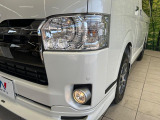 【LEDヘッドライト】悪天候や夜間走行時も良好な視界を確保し安心して運転できる高輝度LEDヘッドライトを装備!点灯速度が早く、消費電力も抑えられています。