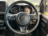 インテリアに合わせたデザインのステアリングは、運転される方のことも考え、運転しやすい形状、大きさです。是非一度、実際に触ってお確かめください。