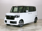 全方位カメラやパーキングセンサー付きで駐車時も安心です!衝突軽減ブレーキやサイドカーテンエアバッグの安全装置付きです!ナビはBluetooth接続してスマホの音楽を楽しめます♪シートヒーターまで装備!