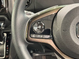 ステアリングにオーディオ操作スイッチが付いています。オーディオ画面に直接タッチしなくても操作が出来ますので、運転に集中できます。