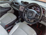 ステアリングを握ればJeepワールドが目の前に広がります!