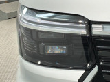 LEDヘッドライトは、点灯の瞬間から最大光量を発揮し、突然暗くなるトンネルなどでの安定感を高めます。
