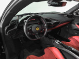 心臓部には、780cvを発生する4.0L V8ツインターボエンジンと、合計220cvを生み出す3基の電気モーターを搭載。