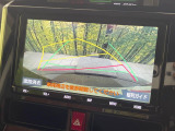 【バックカメラ】駐車時に後方がリアルタイム映像で確認できます。大型商業施設や立体駐車場での駐車時や、夜間のバック時に大活躍!運転スキルに関わらず、今や必須となった装備のひとつです!