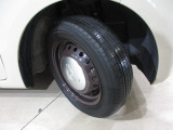 155/65R14インチ。 スチールホイールもコーディネート♪