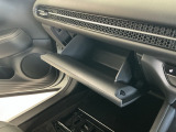 【グローブボックス】収納スペースが沢山あるので車内が散らからずに助かります。ちょっとした物を入れるのにいいですね♪