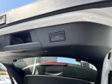 電動テールゲート付き ボタンひとつで開閉が可能です。