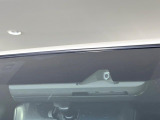 【トヨタセーフティセンス】走行中に前方の車両等を認識し、衝突しそうな時は警報とブレーキで衝突回避と被害軽減をアシスト。より安全にドライブをお楽しみいただけます。