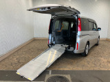 スロープにより車いすのままで乗り降りできます!