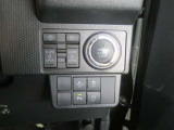 便利な両側パワースライドドア。降車時に運転席のスイッチを押して予約すれば、電子キーを持って近づくだけでドアが自動で開く「ウェルカムオープン機能」も使用できます!