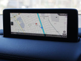 マツダコネクトの8.8インチワイドセンターディスプレイです。『Android Auto』『Apple CarPlay』や独自のコネクテッドサービスに対応したインターフェイスシステムです。