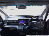 【前方視界】開放的な前方視界!運転がしやすく疲れにくいです♪窓が大きく、見通しがとっても良いおクルマですよ♪