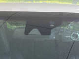 【プリクラッシュセーフティ】前方の車両等を検知し、衝突しそうな時は警報で注意を促し、ブレーキを踏む力をサポート。ブレーキを踏めなかった場合は衝突被害軽減ブレーキが作動、衝突回避をサポートします。