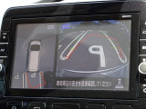 【アラウンドビューモニター&バックモニター】クルマを真上から見下ろしているかのような映像が表示され、周囲の状況がひと目で把握できるので、安心してスマートに駐車できます。駐車が苦手な方にオススメです!