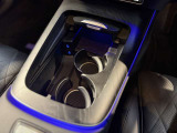 携帯電話のワイヤレス充電機能・タイプCのスポットがついております。