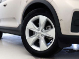 5スポーク7.5J&times;18インチシルバーアルミホイール。衝突回避・被害軽減ブレーキシステムをはじめとする先進安全・運転支援機能を標準装備。