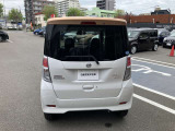 後方からだと、普通車と見間違えるほどの安定感のあるスタイル