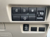 運転席からでもスイッチを押すだけで後ろのスライドドアの開閉が可能です。
