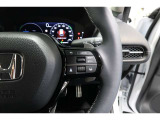 Hondaセンシングの機能のひとつ、アダプティブクルーズコントロール付!アクセルから足を離しても設定したスピードと前車との車間を保ち走行してくれます!車線維持もアシスト☆高速道路で疲労軽減ですね☆