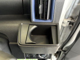 運転席側掘り込み式インパネカップホルダー