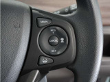 ◆アダプティブクルーズコントロール◆予め設定した車速内でクルマが自動的に加減速。前走車との適切な車間距離を維持しながら追従走行します。【LKAS】車線維持支援システムでステアリング操作を支援。