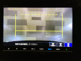 バックカメラの画像です。ガイドラインがスムースな車庫入れをサポートいたします。車庫入れの安心感がアップしますね。