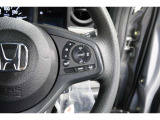 Hondaセンシングの機能のひとつ、アダプティブクルーズコントロール付!アクセルから足を離しても設定したスピードと前車との車間を保ち走行してくれます!車線維持もアシスト☆高速道路で疲労軽減ですね☆