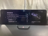 ハンドル操作をアシストすることにより車線からの逸脱回避を支援します。