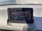 ハンドル操作をアシストすることにより車線からの逸脱回避を支援します。