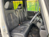 運転席シート廻りは使用感も少なく、良好な状態となっています。前オーナー様が丁寧に使っていたことがよくわかりますね。