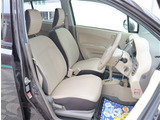 お車選びをお楽しみ頂けるよう、在庫車の展示スペースを十分に確保しております。