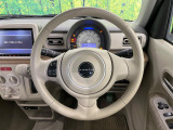 インテリアに合わせたデザインのステアリングは、運転される方のことも考え、運転しやすい形状、大きさです。是非一度、実際に触ってお確かめください。
