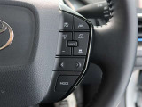 ステアリングスイッチ付き。前方から目を離すことなく操作することが可能です。