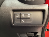 各種機能の切替スイッチは運転席パネル下に集約されています。任意で切り替え可能なため状況に合わせてお使いください。