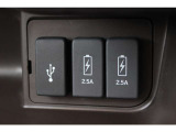 2.5AのUSB(充電)が付いており、車内でもしっかりとスマートフォン等の機器へ充電可能です♪